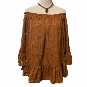 Cupio off shoulder or on bronze color lined top